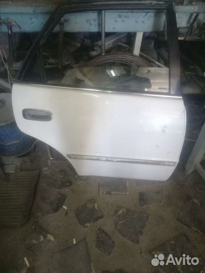 Двери правые тойота спринтер 110
