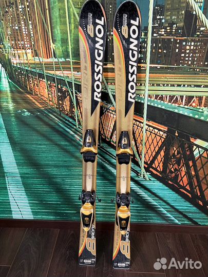 Горнолыжные ботинки и лыжи в комплекте