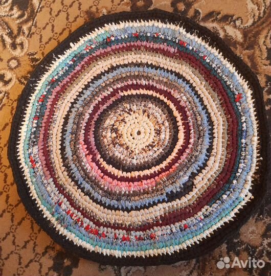 Коврик из трикотажной пряжи ручной работы