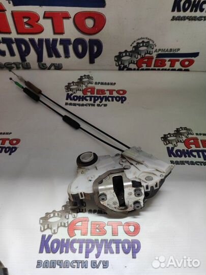 Замок двери передний левый Toyota Prius хэтчбек