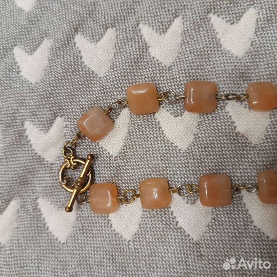 Бусы из жёлтых опалов