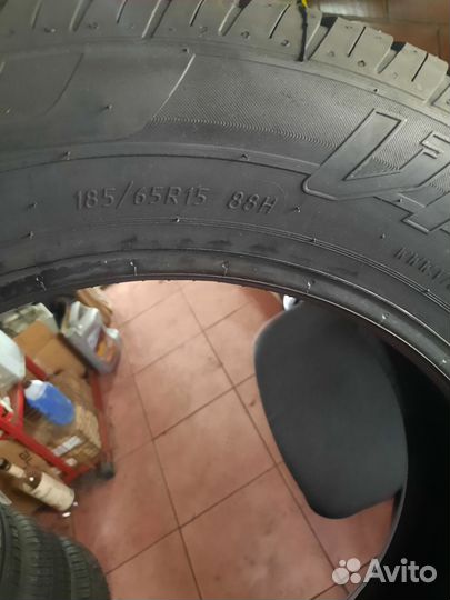 Viatti Strada Asimmetrico V-130 185/65 R15 88H