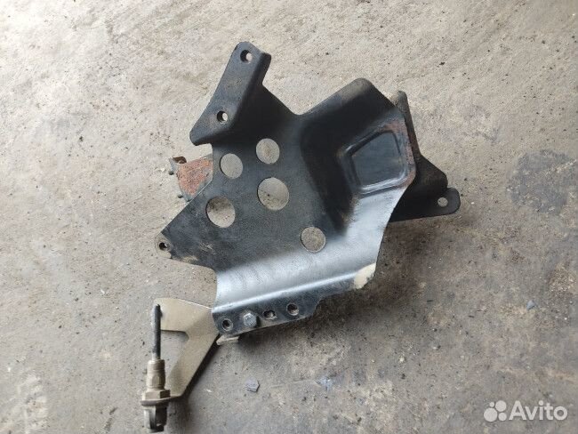 Кронштейн бачка гур Scania G440 DC13102L01 2016