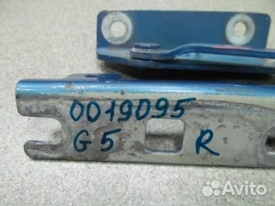 Петля капота левая Volkswagen Golf 5 2004-2009