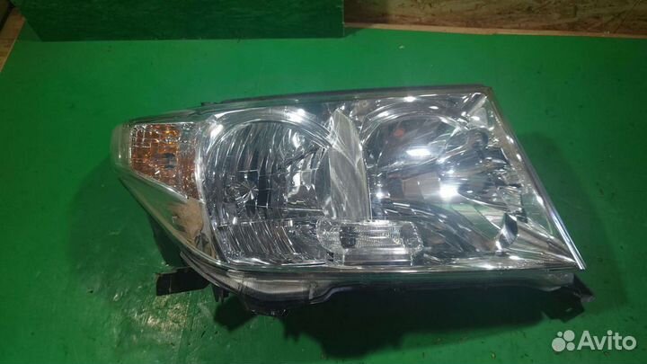 Фара передняя правая Toyota LC200