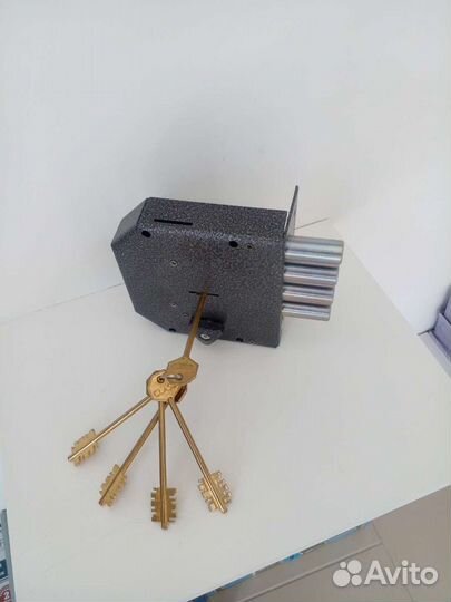 Вскрытия замена установка продажа замков Мира д40