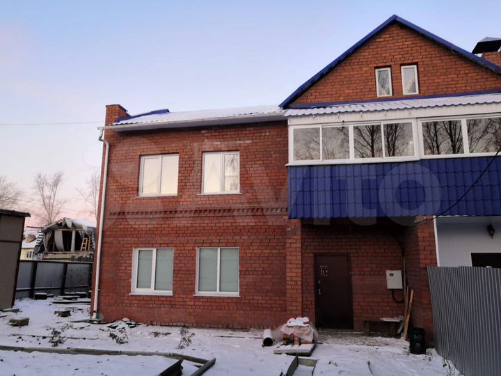 Коттедж 185 м² на участке 4,5 сот.