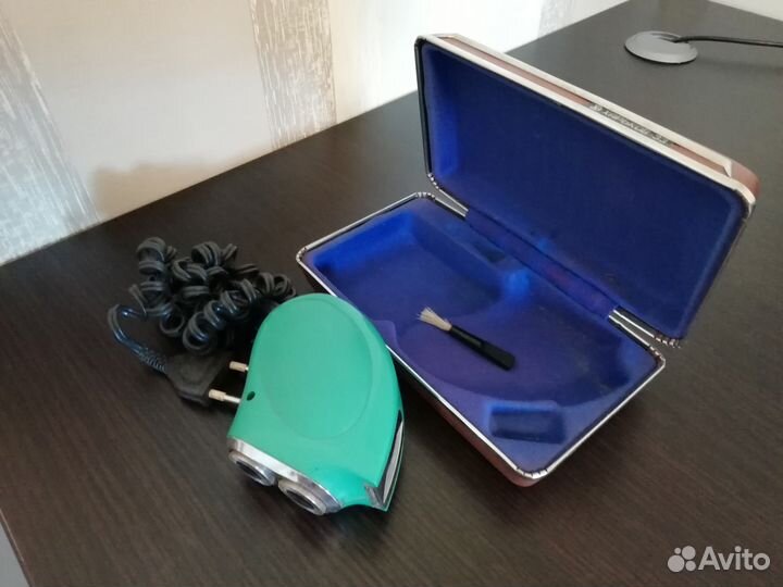 Коллекция электрических бритва времен СССР