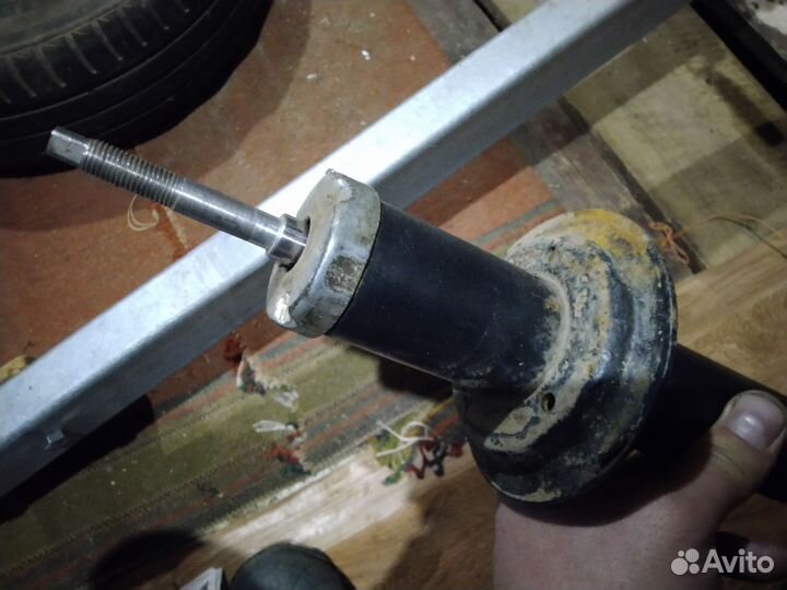 Задняя стойки ваз 2114