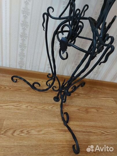 Кованная подставка для цветов