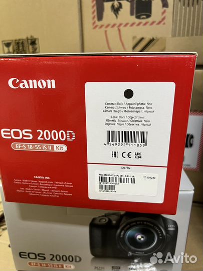 Зеркальный фотоаппарат Canon EOS 2000D Kit