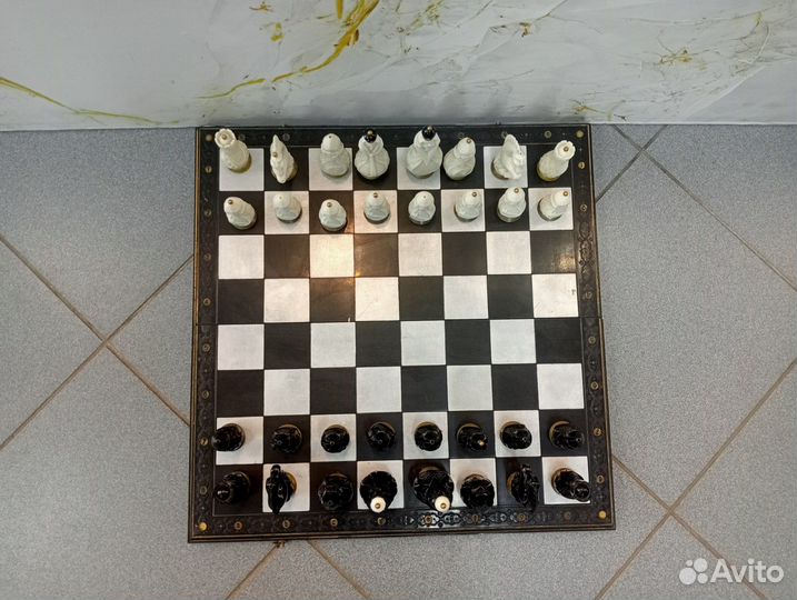 Шахматы из карболита c латунным oснованиeм. СССР