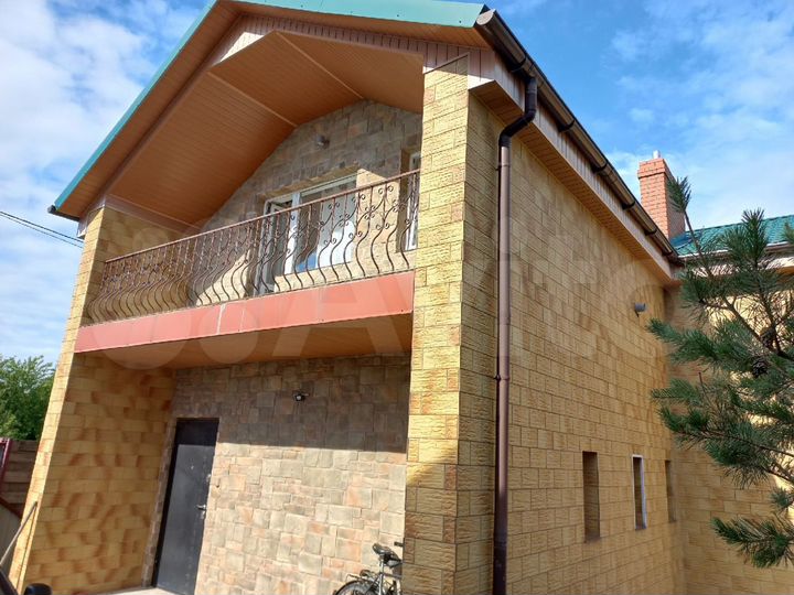 Дом 200 м² на участке 8 сот.