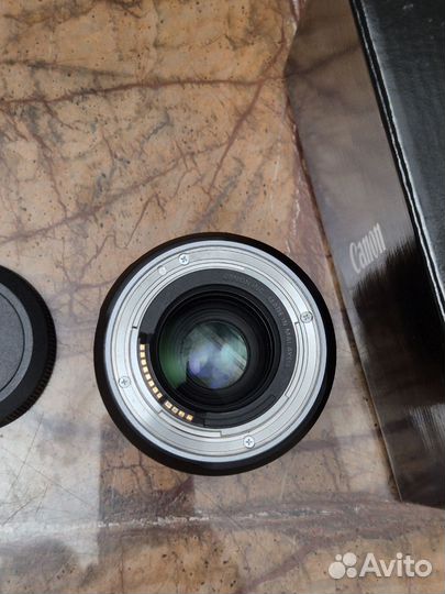 Canon RF 85mm f/2 Macro IS STM