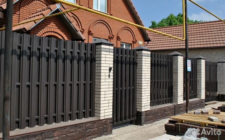 Забор из евроштакетника работа по договору качеств