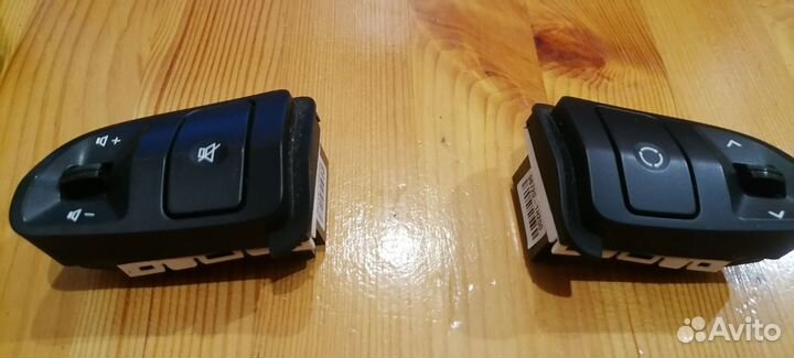 Кнопки управления магнитолой