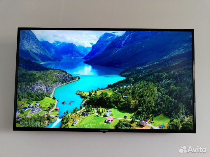 Телевизор 4K Starwind 42 дюйма