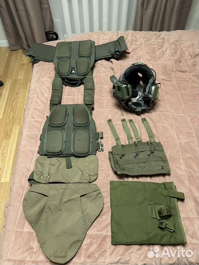Страйкбольный бронежилет и шлем