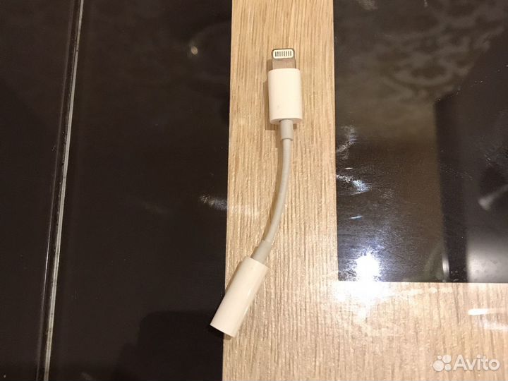 Переходник Apple Lightning - mini jack 3.5