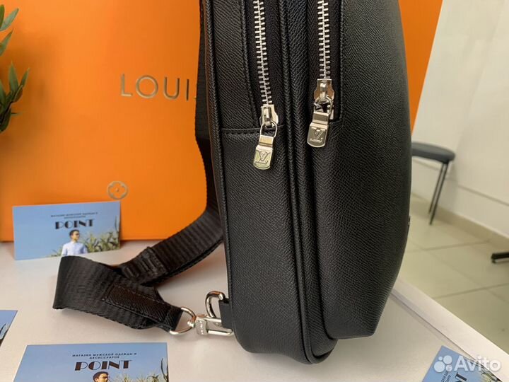 Сумка Louis Vuitton через плечо