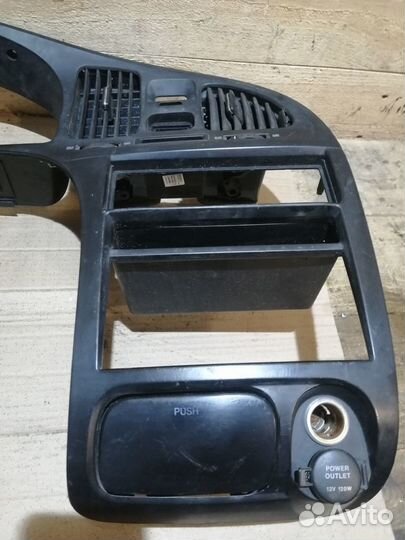 Рамка центральная в торпедо Hyundai Elantra xd