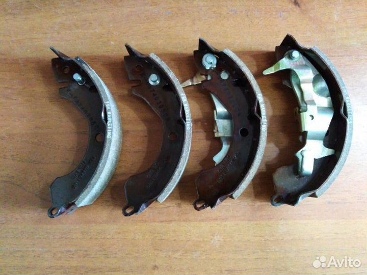 Колодки барабанные задние Mitsubishi Colt