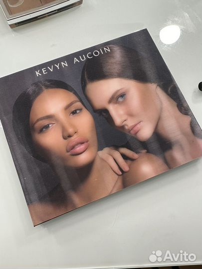 Палетка для лица Kevyn Aucoin the contour book
