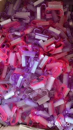 Щетка для мастеров маникюра в разных цветах