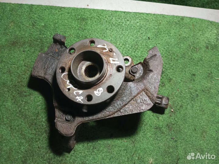 Поворотный кулак левый Опель Корса д