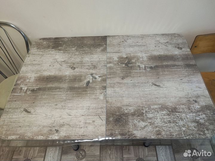 Кухонный стол