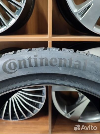 Continental VikingContact 8 295/35 R21 и 315/30 R22 107H