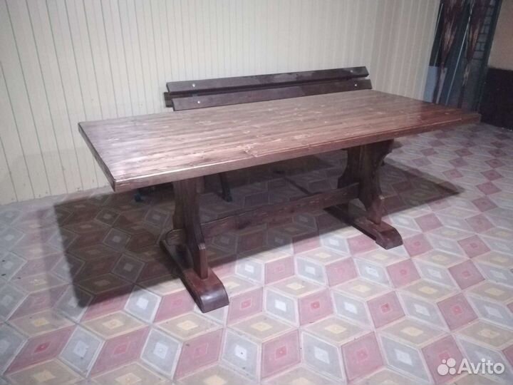 Стол из дерева