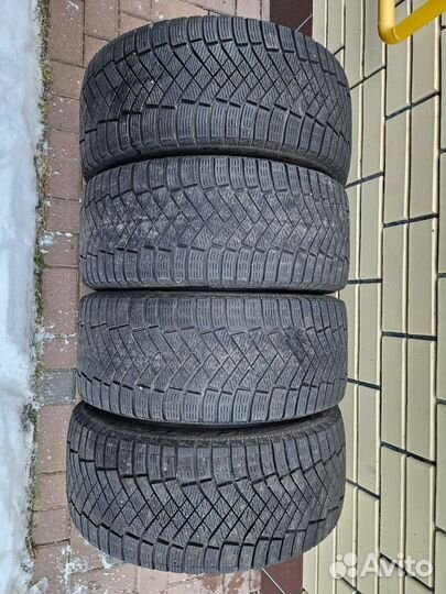 Pirelli Ice Zero FR 235/45 R18 98H