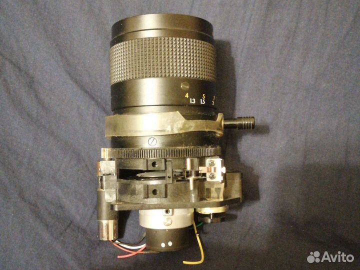 Объектив профессиональной видеокамеры