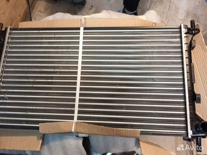 Радиатор охлаждения рено Логан,лада Ларгус