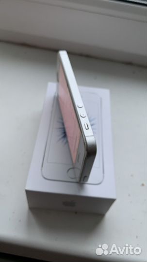 iPhone SE, 128 ГБ