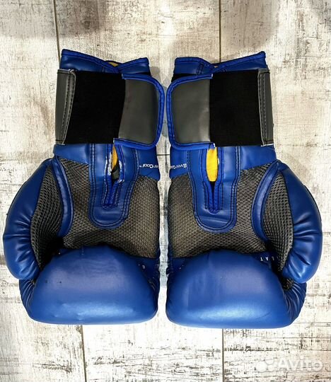 Боксерские перчатки everlast 14oz