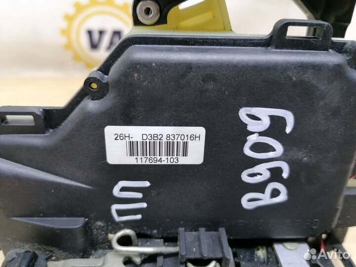 Замок двери правый передний Golf 4, Passat B5