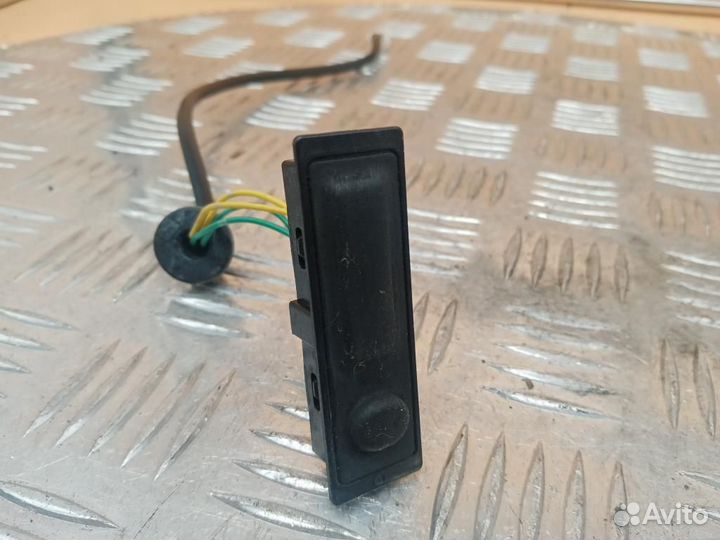 Кнопка открывания багажника Nissan X-Trail