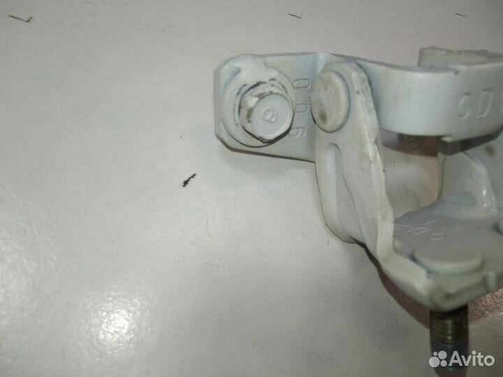 Петля двери задней правой верхняя Mitsubishi Grand