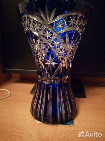 Большая хрустальная ваза