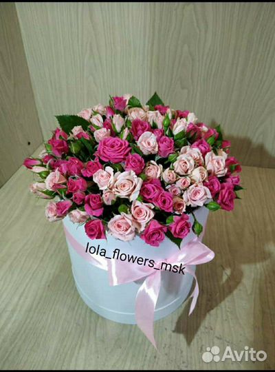 Кустовая роза в шляпной коробке