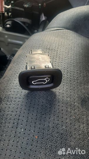 Кнопка закрывания багажника на Люксген,Luxgen