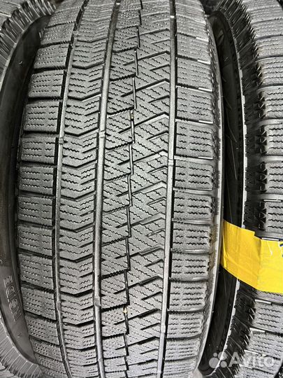 Bridgestone Blizzak VRX2 215/65 R16 98Q