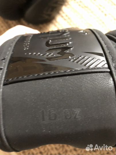 Боксерские перчатки Venum