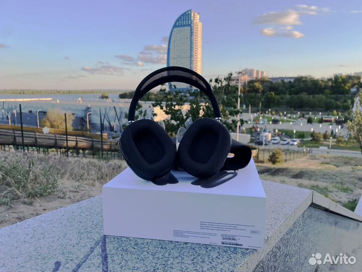 AirPods Max (Black Premium Version)