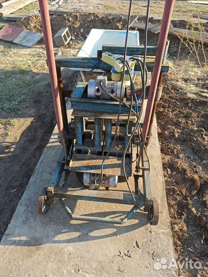 Станок для изготовления шлакоблоков