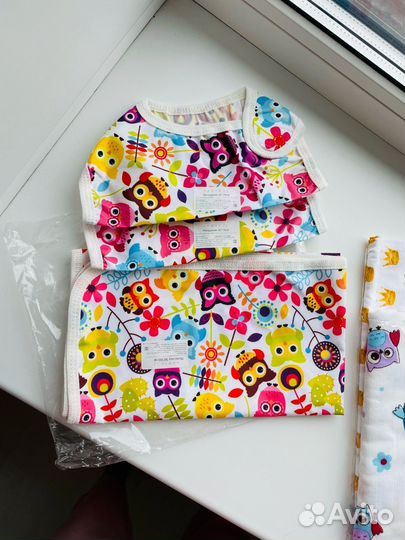 Непромокаемая пеленка-клеенка и нагрудники 2 штэ