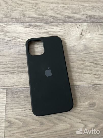 Чехол на iPhone 12