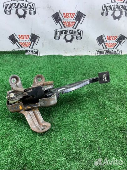 Педаль ручника Hyundai Santa Fe CM D4EA 2008